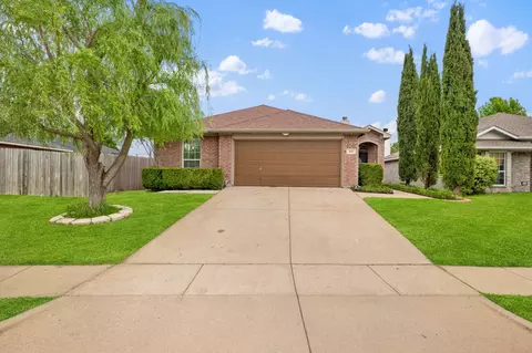 460 Cranbrook Ln, Grand Prairie, TX 75052