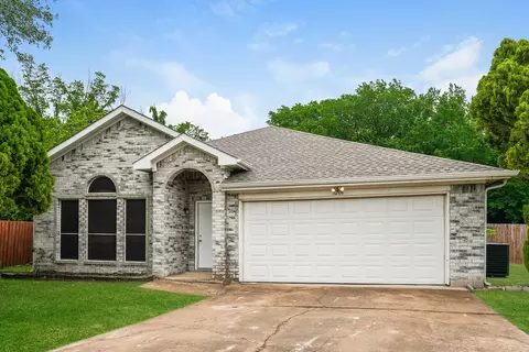 3206 Weirgate Ct, Grand Prairie, TX 75052