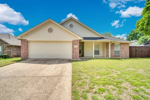 506 Whitney Dr, Midlothian, TX 76065