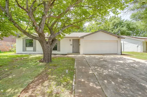 113 Quail Creek Dr, Crowley, TX 76036