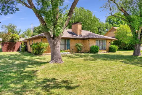 2949 Maydelle Ln, Farmers Branch, TX 75234