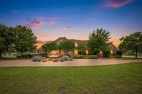 5241 Plainview Rd, Midlothian, TX 76065