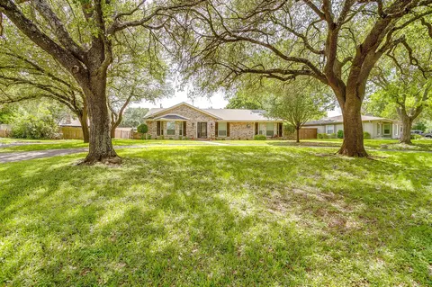 802 Shady Creek Dr, Cleburne, TX 76033