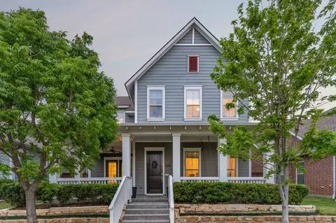1017 Gardenia St, Carrollton, TX 75007