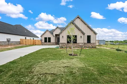 806 N Avenue E, Springtown, TX 76082