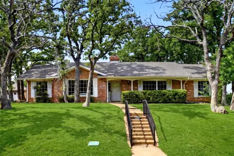 2907 Lakeshore Ct, Arlington, TX 76013