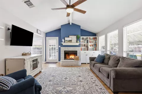 10232 Sunset View Dr, Fort Worth, TX 76108