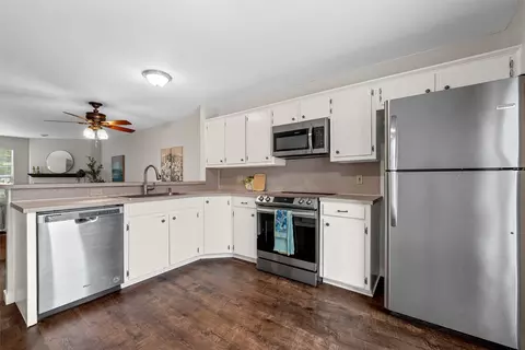 Kitchen - 3305 Chimney Pl, Waco, TX 76708 photo 4 of 5