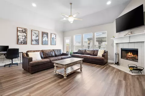 3605 Worthington Dr, Midlothian, TX 76065