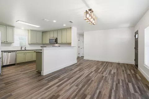105 Anderson St, Burleson, TX 76028
