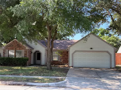 112 Cinnamon Ln, Euless, TX 76039