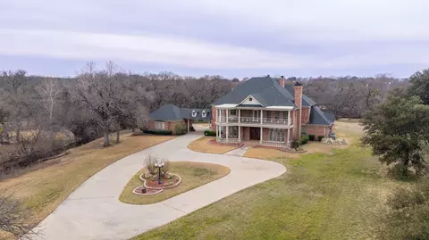 207 Oakridge Trl, Kennedale, TX 76060