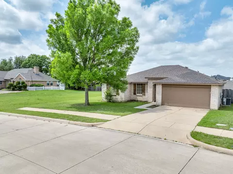 1325 Downwood Dr, Burleson, TX 76028
