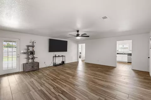 Living - 4209 Rance Ln, Waco, TX 76708 photo 2 of 3