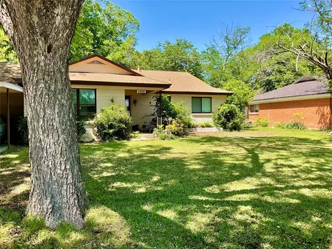 8600 Twilight Dr W, Benbrook, TX 76116