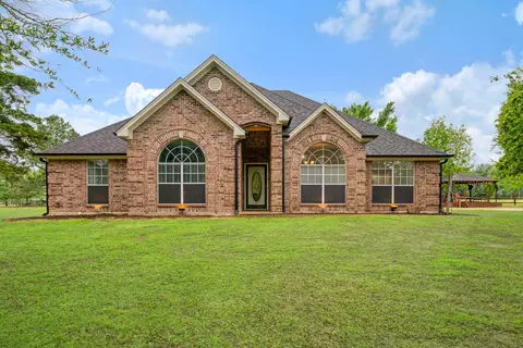 2735 Meadow Ln, Reno, TX 75462