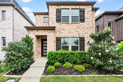 612 Courtyard Ln, Irving, TX 75039