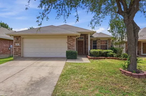 1007 Grimes Dr, Forney, TX 75126