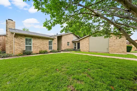 901 Shady Creek Ln, Bedford, TX 76021