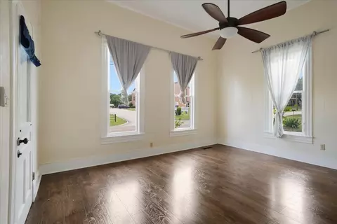 Living - 310 E 3rd St, Mount Pleasant, TX 75455 photo 4 of 8