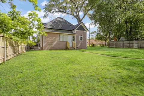 Exterior - 310 E 3rd St, Mount Pleasant, TX 75455 photo 4 of 7