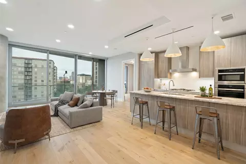 3130 N Harwood St #905, Dallas, TX 75201