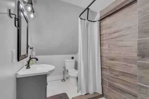 Bath - 701 Johnson, Terrell, TX 75160 photo 3 of 3