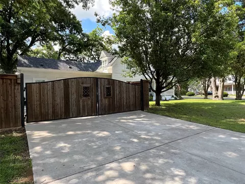 Exterior - 701 Johnson, Terrell, TX 75160 photo 7 of 10