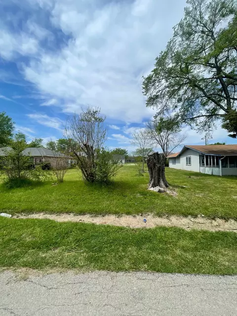 211 Flying Bridge Rd, Gun Barrel City, TX 75156