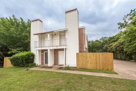 6828 Brentwood Stair Rd, Fort Worth, TX 76112