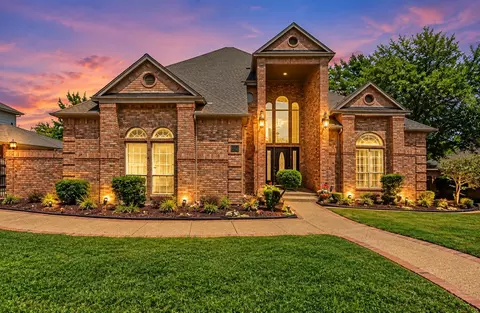 5205 Vicksburg Dr, Arlington, TX 76017