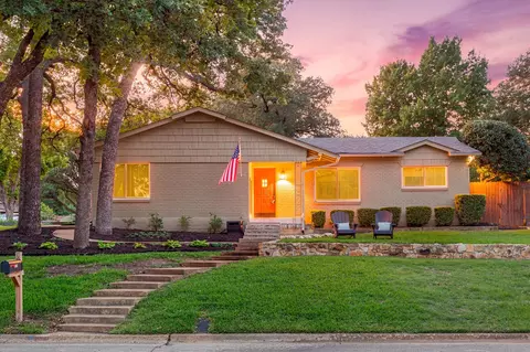 421 Crosstimber Dr, Hurst, TX 76053