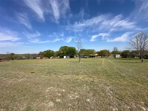 911 Cedar, Comanche, TX 76442 photo 2