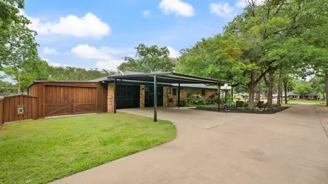 313 Shadywood Ln, Seagoville, TX 75159