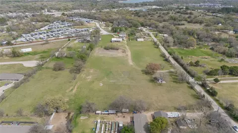 924 Fox Ln, Azle, TX 76020