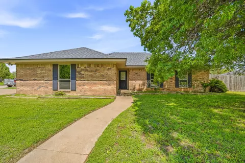1318 Fairway Dr, Graham, TX 76450