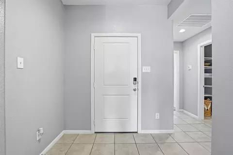 Entry Way - 816 Durango Ln, Cleburne, TX 76033 photo 1 of 3