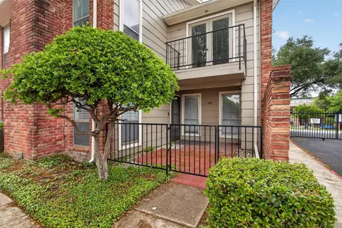 7510 Holly Hill Dr #150, Dallas, TX 75231
