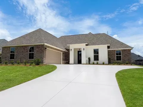 267 Woodcrest Dr, Stonewall, LA 71078