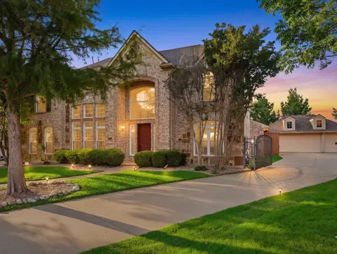 2533 Green Oak Dr, Carrollton, TX 75010
