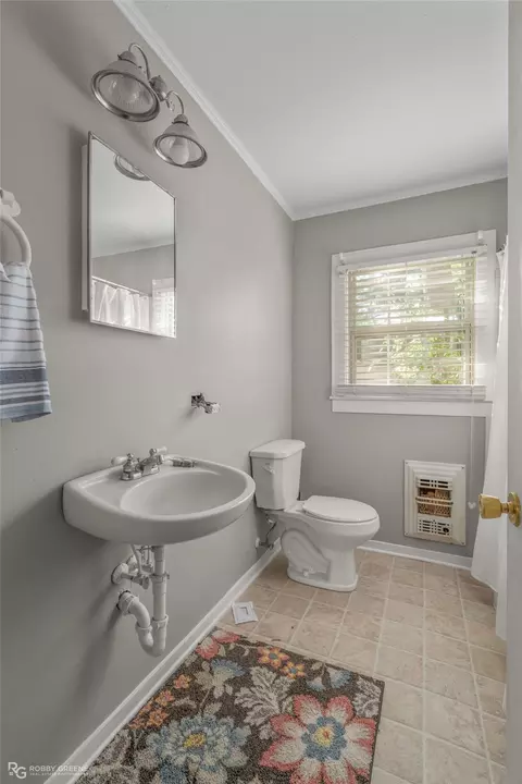 Bath - 110 Kirby Pl, Minden, LA 71055 photo 1 of 2