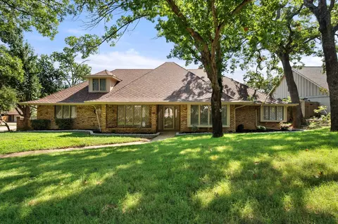1801 High Vista Ct, Fort Worth, TX 76112