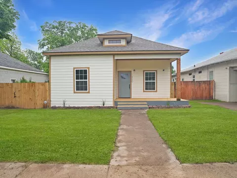 1220 E Pulaski St, Fort Worth, TX 76104