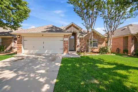 7247 Kentish Dr, Fort Worth, TX 76137