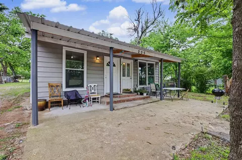 205 S Main St, Bonham, TX 75418