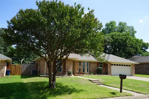 3221 Elkhart Ct, Arlington, TX 76016