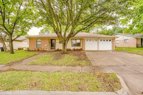 421 Linda Dr, Burleson, TX 76028