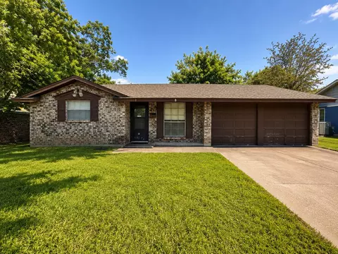 321 NW Wintercrest Rd, Burleson, TX 76028