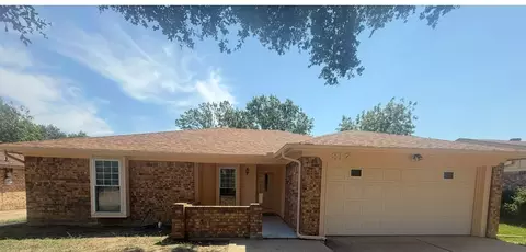 817 Lynne Ln, Burleson, TX 76028