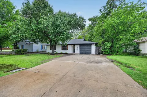 129 N Dobson St, Burleson, TX 76028